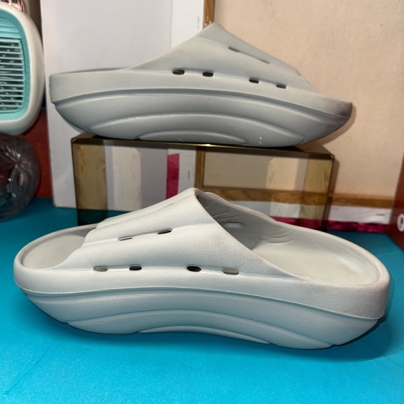 UGG FOAM O SLIDE Woman  Slide Sandals Size 10 - Picture 2 of 10